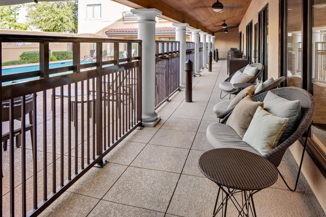 Courtyard By Marriott Houston Rice University Hotel Exterior photo