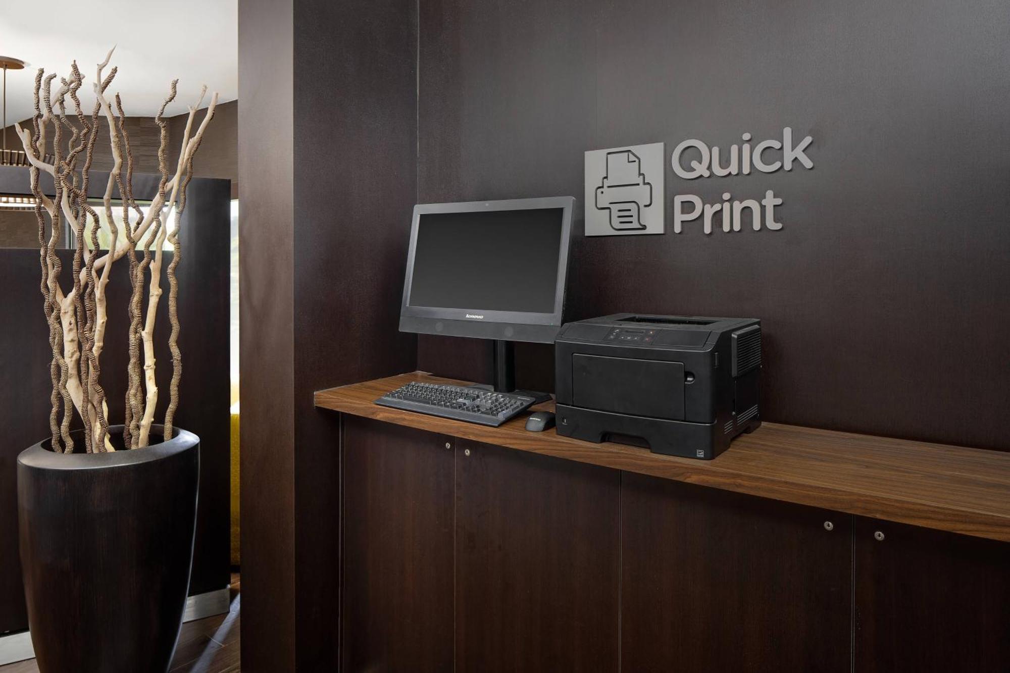 Courtyard By Marriott Houston Rice University Hotel Exterior photo