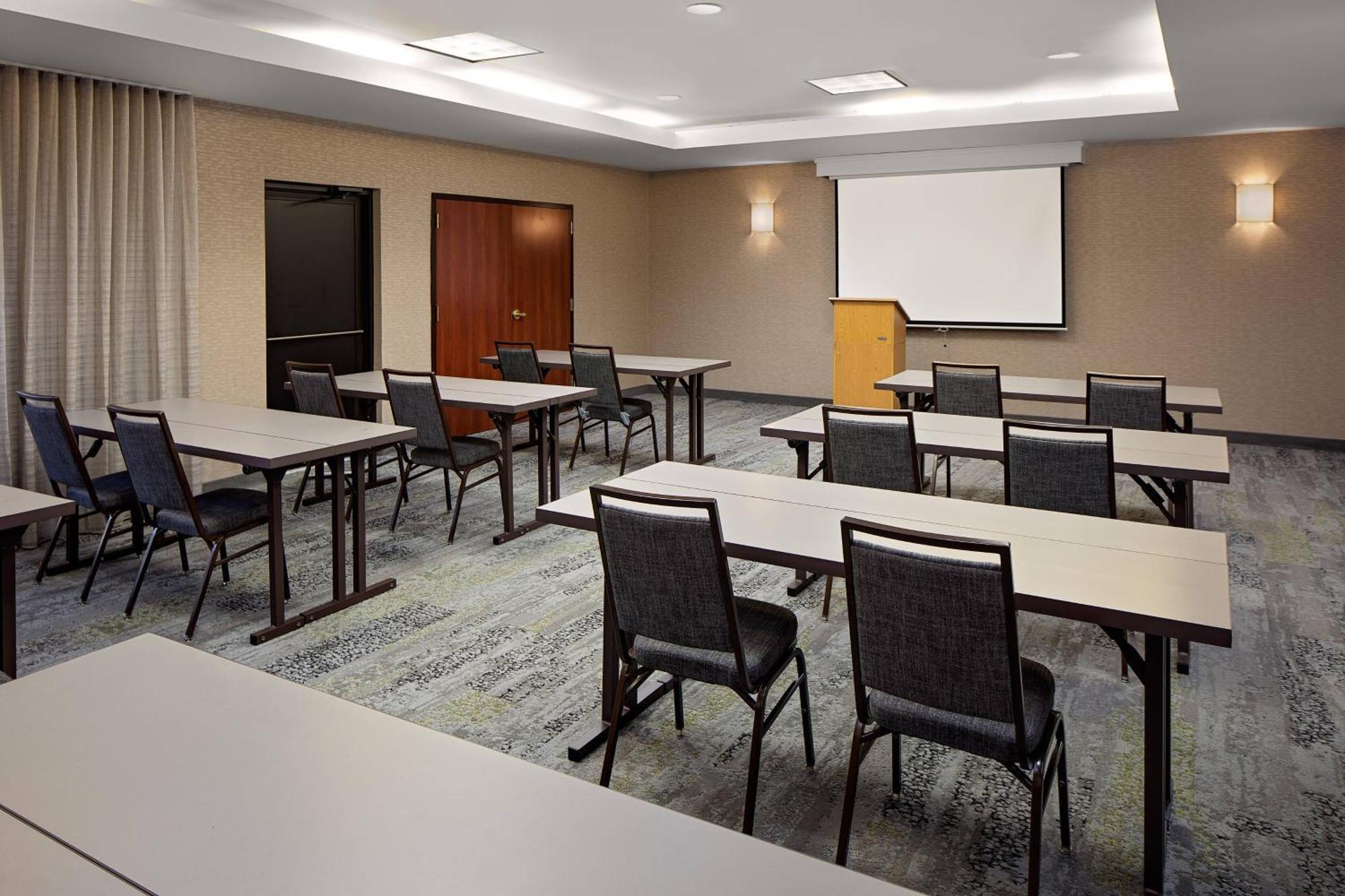 Courtyard By Marriott Houston Rice University Hotel Exterior photo