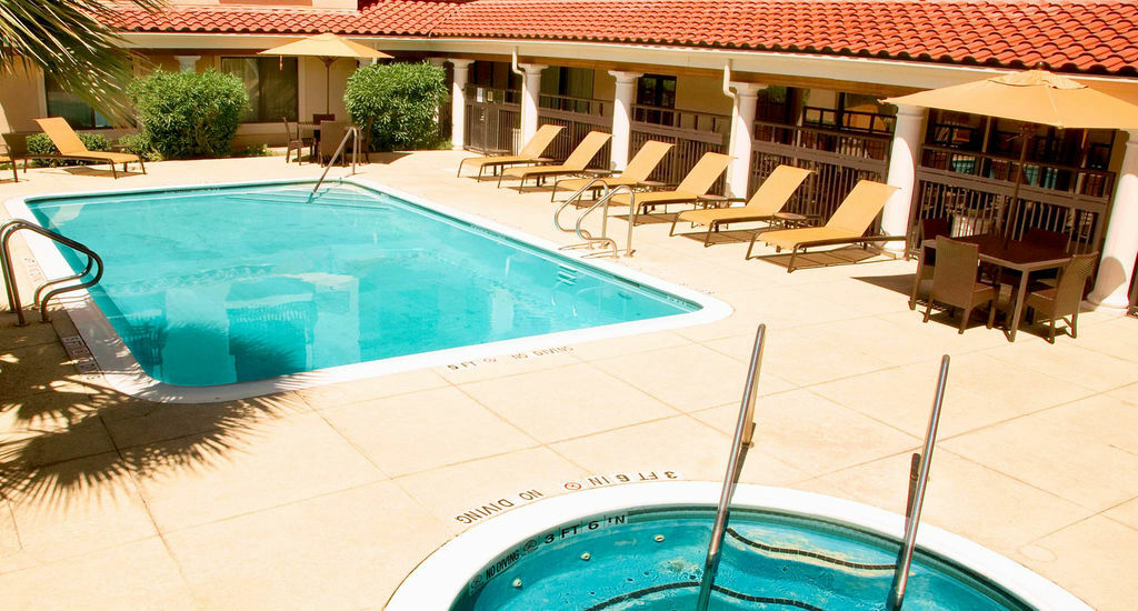 Courtyard By Marriott Houston Rice University Hotel Exterior photo