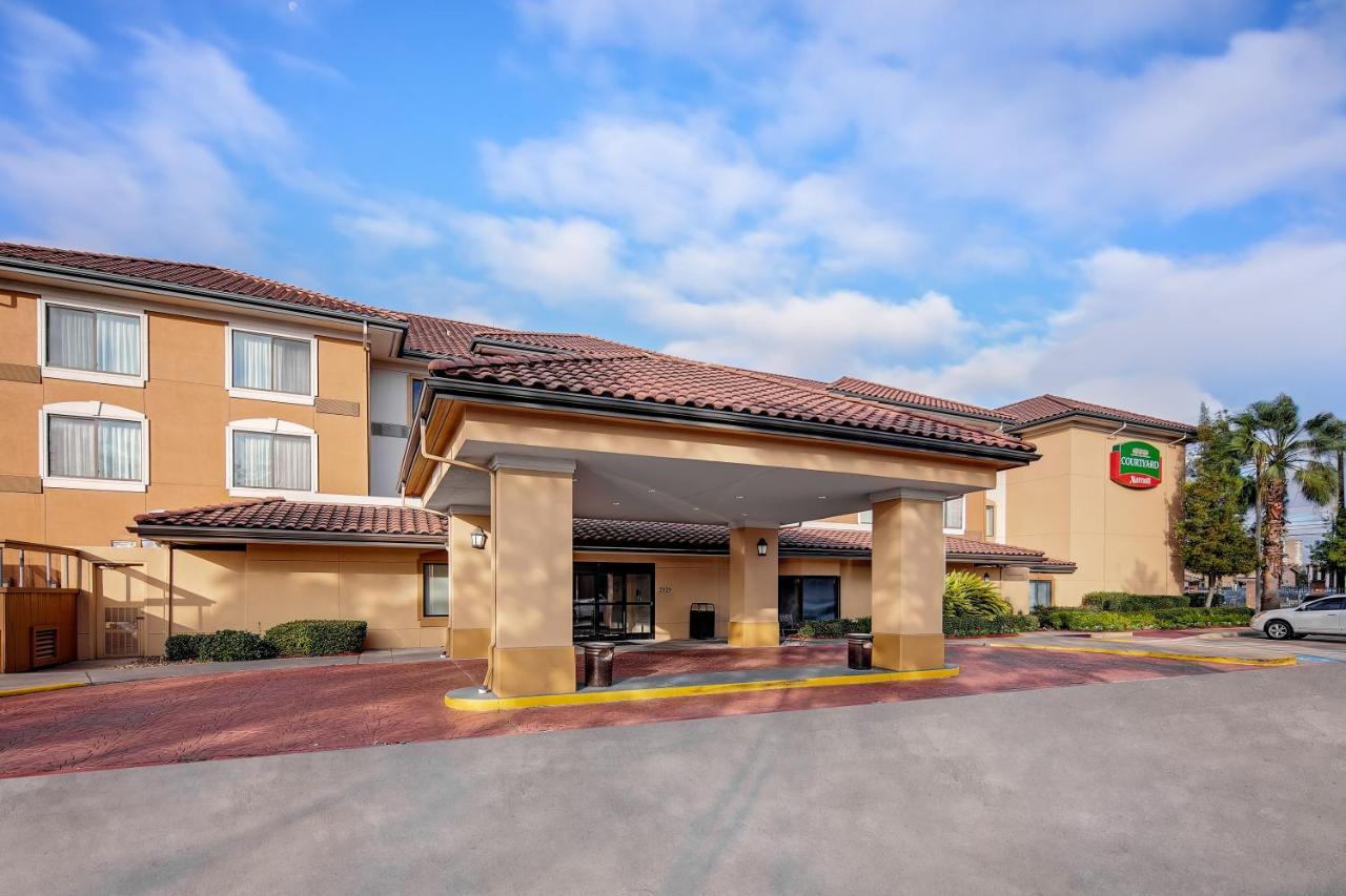 Courtyard By Marriott Houston Rice University Hotel Exterior photo