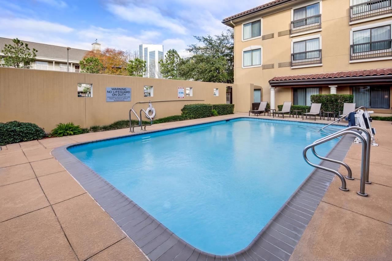 Courtyard By Marriott Houston Rice University Hotel Exterior photo